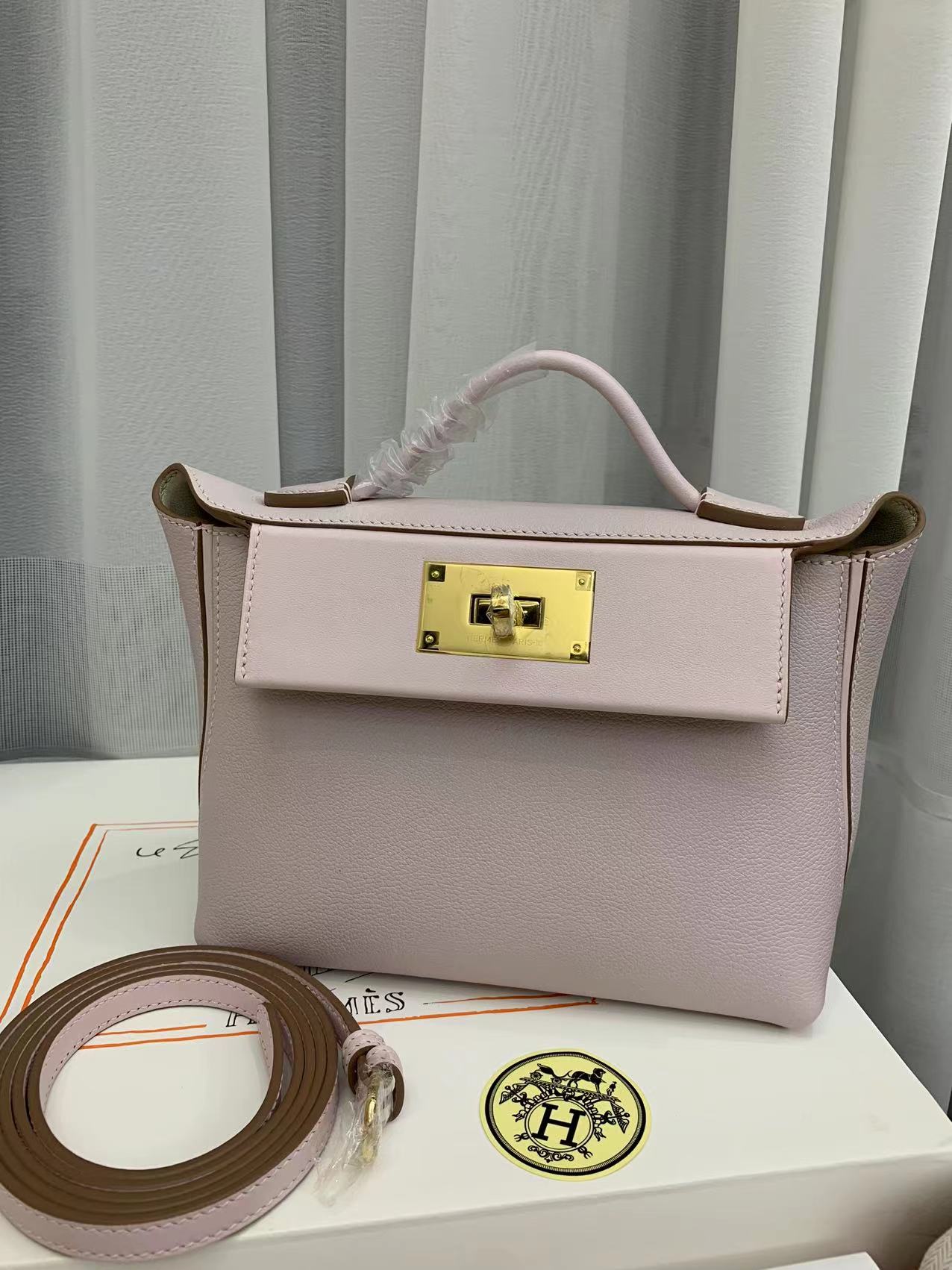 Hermes Kelly Mini 2424 21cm Handbag in Crocus Clemence Leather